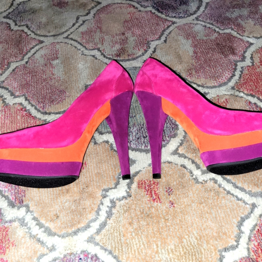 Suede purple pumps